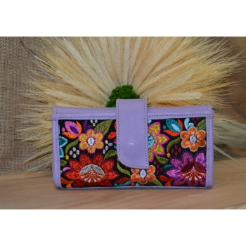 Portfel duży skórzany fioletowy z kwiatowym kolorowym haftem .