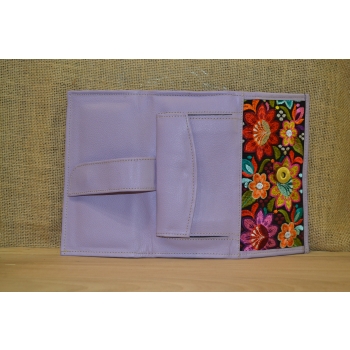Portfel duży skórzany fioletowy z kwiatowym kolorowym haftem .
