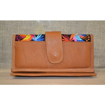 Portfel duży skórzany  brązowy z kwiatowym kolorowym haftem .