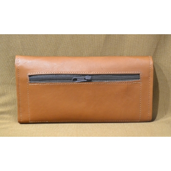 Portfel duży skórzany jasnobrązowy z etnicznym niebieskim  haftem .