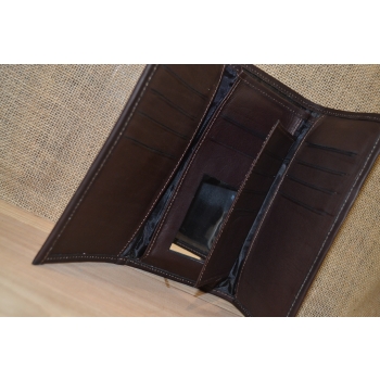 Portfel duży skórzany   ciemno brązowy z kwiatowym kolorowym haftem .