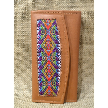 Portfel duży skórzany jasnobrązowy z etnicznym   haftem .