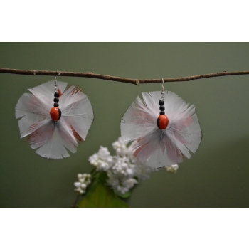 KOLCZYKI  Z PIÓR W KSZTAŁCIE KWIATÓW