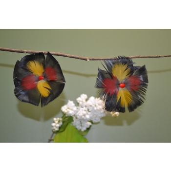 KOLCZYKI  Z PIÓR W KSZTAŁCIE KWIATÓW