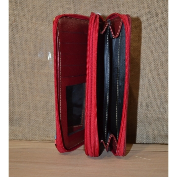 Portfel duży skórzany dwukomorowy czerwony z kwiatowym kolorowym haftem .