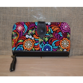 Portfel duży skórzany dwukomorowy ciemno brązowy z kwiatowym kolorowym haftem .
