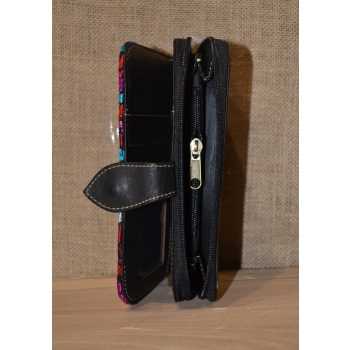 Portfel duży skórzany dwukomorowy ciemno brązowy z kwiatowym kolorowym haftem .