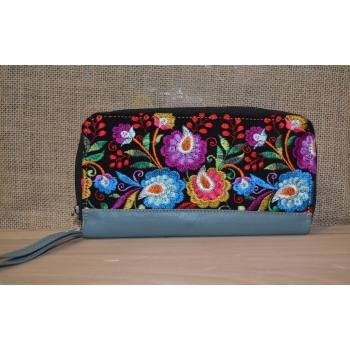 Portfel duży skórzany dwukomorowy szary z kwiatowym kolorowym haftem .