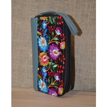 Portfel duży skórzany dwukomorowy szary z kwiatowym kolorowym haftem .