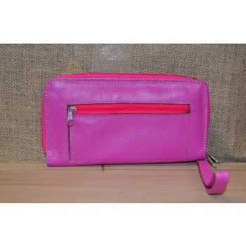 Portfel duży skórzany dwukomorowy różowy z kwiatowym kolorowym haftem .