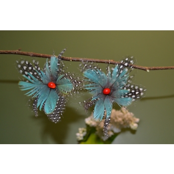 KOLCZYKI  Z PIÓR W KSZTAŁCIE KWIATÓW