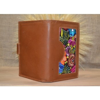 Portfel notatnik skórzany brązowa z kwiatowym kolorowym haftem .