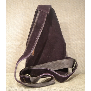 Torebka skórzana zamszowa bordowa typu gruszka  haftowana etnicznym kwiatowym  wzorem.