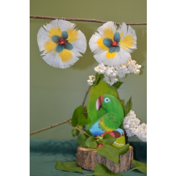 KOLCZYKI  Z PIÓR W KSZTAŁCIE KWIATÓW