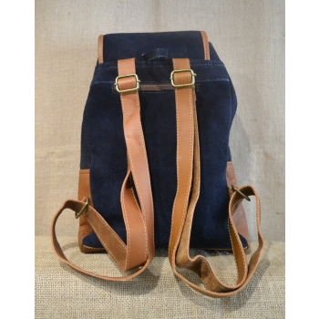 Plecak damski ze skóry zamszowej w kolorze granatowym z etnicznym haftem.