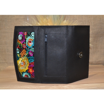 Portfel duży skórzany ciemnobrązowy z etnicznym kolorowym haftem .
