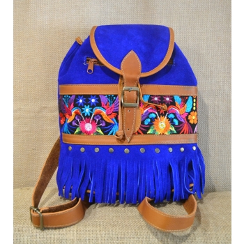 Plecak damski boho  ze skóry zamszowej  w kolorze jasnoniebieskim z kolorowym kwiatowym  haftem.