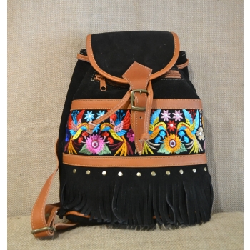 Plecak damski boho  ze skóry zamszowej  w kolorze czarnym z kolorowym kwiatowym  haftem.