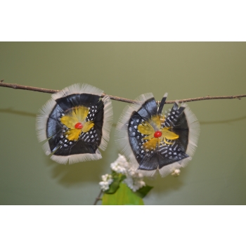 KOLCZYKI  Z PIÓR W KSZTAŁCIE KWIATÓW