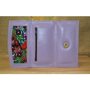 Portfel duży skórzany fioletowy z kwiatowym kolorowym haftem .