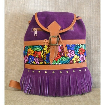 Plecak damski boho  ze skóry zamszowej  w kolorze fioletowym z kolorowym kwiatowym  haftem.