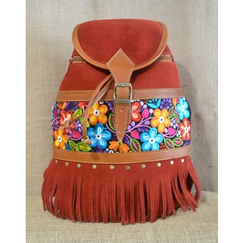 Plecak damski boho  ze skóry zamszowej  w kolorze ceglastym z kolorowym kwiatowym  haftem.
