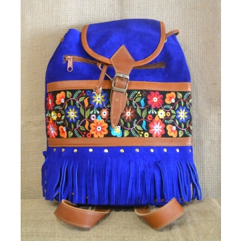 Plecak damski boho  ze skóry zamszowej  w kolorze jasnoniebieskim z kolorowym kwiatowym  haftem.