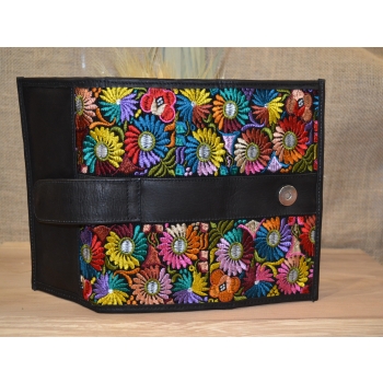 Portfel duży skórzany ciemnobrązowy z kwiatowym kolorowym haftem .