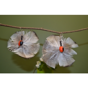 KOLCZYKI  Z PIÓR W KSZTAŁCIE KWIATÓW