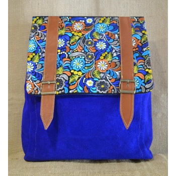 Plecak typu kostka  ze skóry zamszowej niebieski z kwiatowym kolorowym haftem