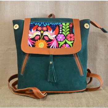 Mały plecak ze skóry zamszowej zielony z kwiatowym haftem