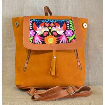 Mały plecak ze skóry zamszowej jasnobrązowy z kwiatowym haftem