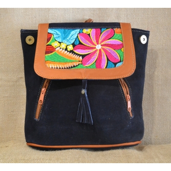 Mały plecak ze skóry zamszowej granatowym z kwiatowym haftem