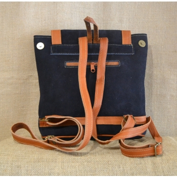 Mały plecak ze skóry zamszowej kolor granatowego z kwiatowym haftem