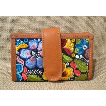 Portfel mały skórzany jasnobrązowy z kwiatowym kolorowym haftem