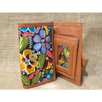 Portfel mały skórzany jasnobrązowy z kwiatowym kolorowym haftem