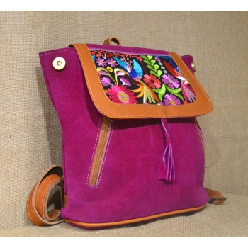 Mały plecak ze skóry zamszowej kolor fuksja z kwiatowym haftem