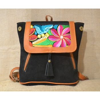 Mały plecak ze skóry zamszowej kolor czarny z kwiatowym haftem