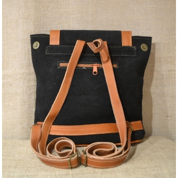 Mały plecak ze skóry zamszowej kolor czarny z kwiatowym haftem