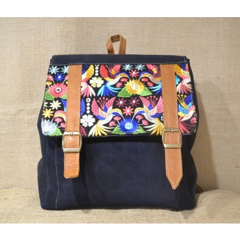 Mały plecak ze skóry zamszowej kolor granatowego z kwiatowym haftem