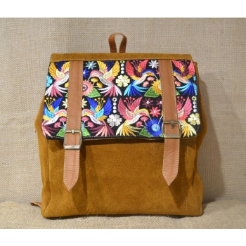 Mały plecak ze skóry zamszowej jasnobrązowy z kwiatowym haftem