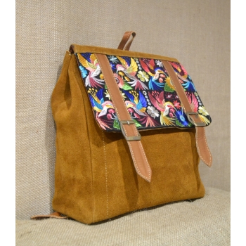 Mały plecak ze skóry zamszowej jasnobrązowy z kwiatowym haftem