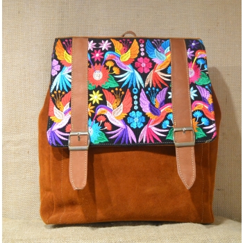 Plecak typu kostka  ze skóry zamszowej jasnobrązowy z kwiatowym kolorowym haftem