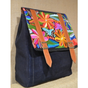 Plecak typu kostka  ze skóry zamszowej granatowy z kwiatowym kolorowym haftem