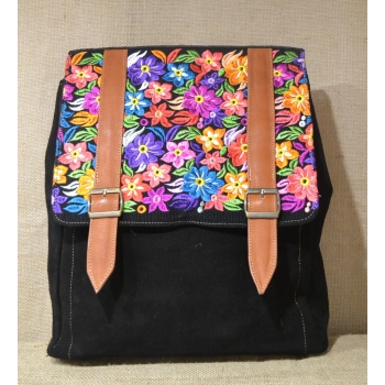 Plecak typu kostka  ze skóry zamszowej czarny z kwiatowym kolorowym haftem