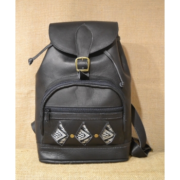 Plecak etniczny ze skóry czarny .