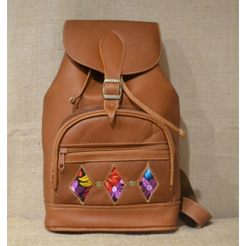 Plecak etniczny ze skóry jasnobrązowy.