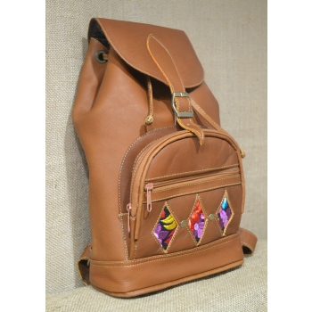 Plecak etniczny ze skóry jasnobrązowy.
