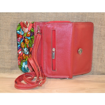 Portfel torebka skórzana czerwona z kwiatowym kolorowym haftem .