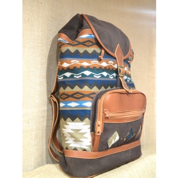 Plecak  duży damski etniczny  ciemnobrązowy ze skóry zamszowej z wełnianym materiałem.